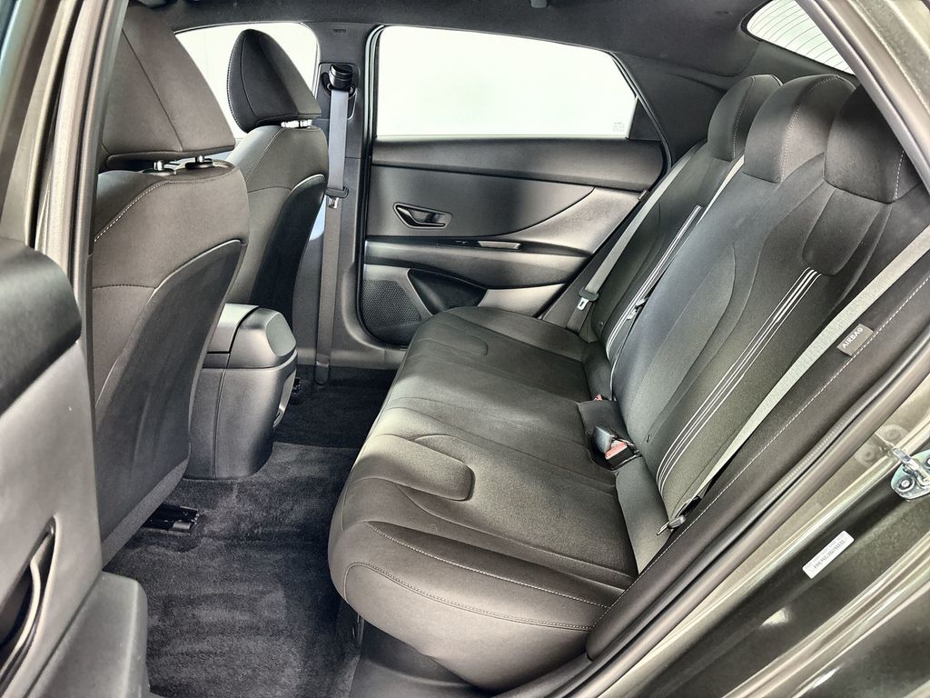 2025 Hyundai Elantra Blue - Photo 24