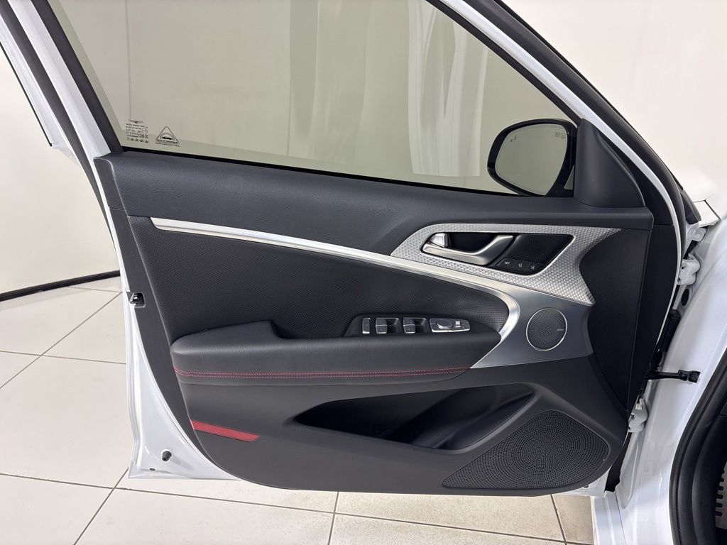 Thumbnail: 2023 Genesis G70 - 17