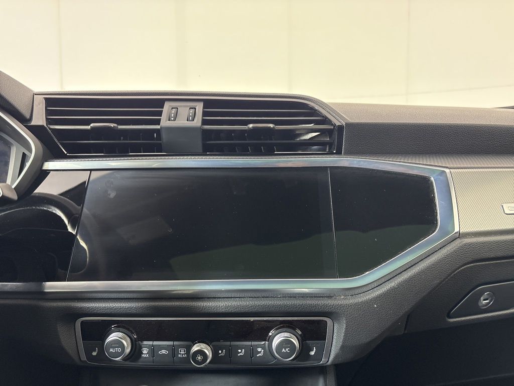 Thumbnail: 2023 Audi Q3 - 23