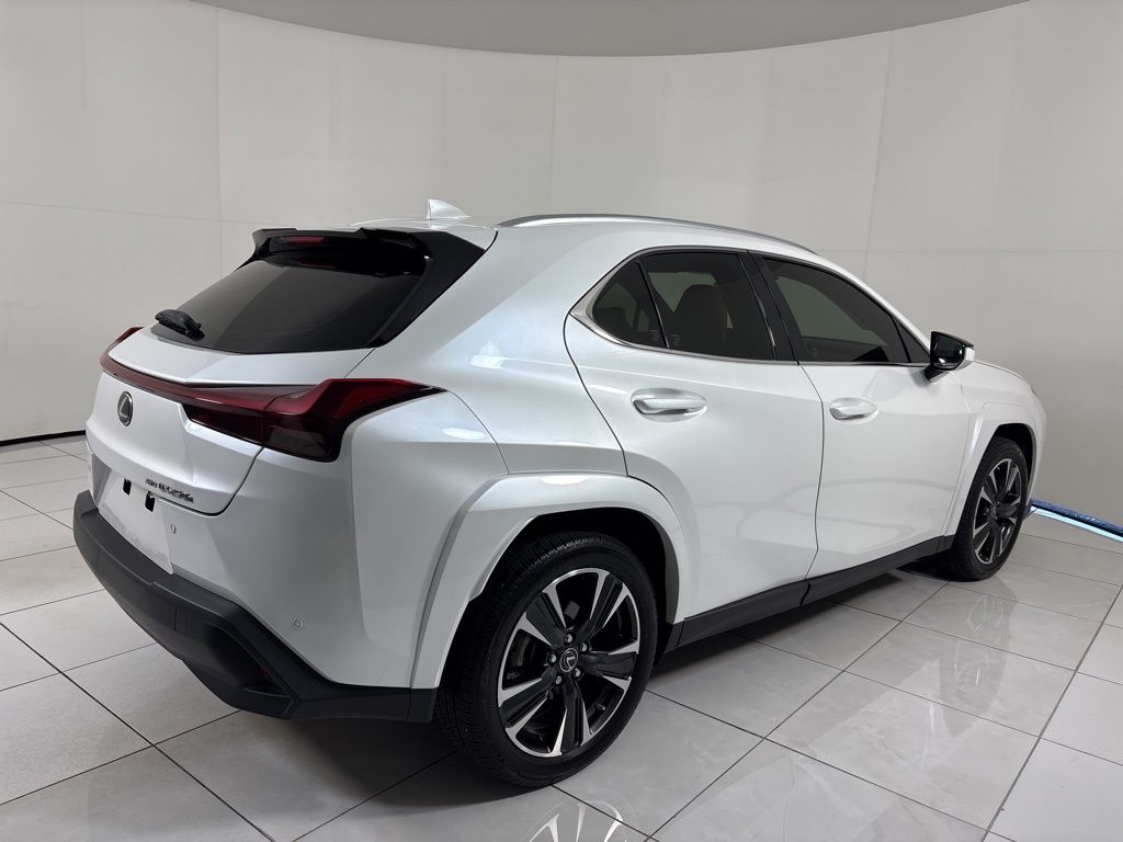 Thumbnail: 2023 Lexus UX - 5