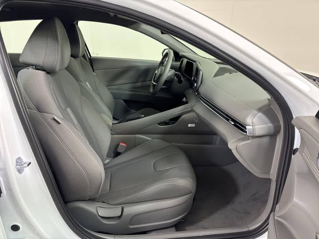 Thumbnail: 2025 Hyundai Elantra - 12