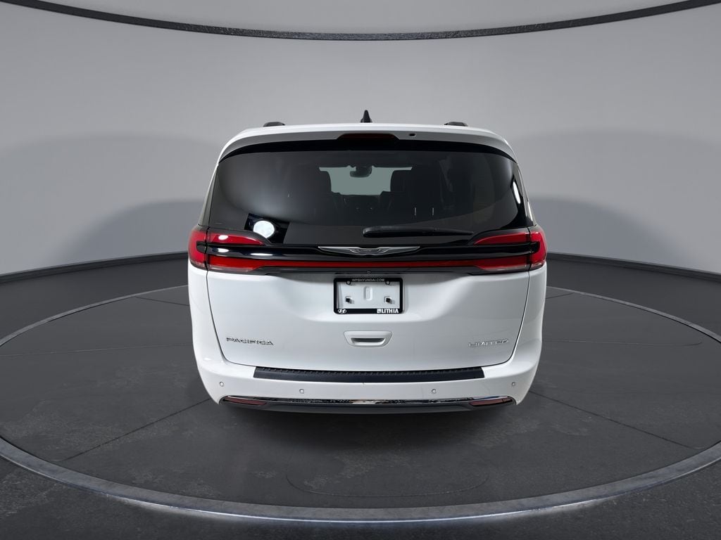 Thumbnail: 2023 Chrysler Pacifica - 7