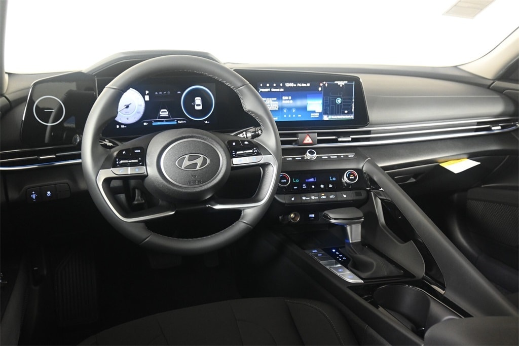 Thumbnail: 2025 Hyundai Elantra - 11