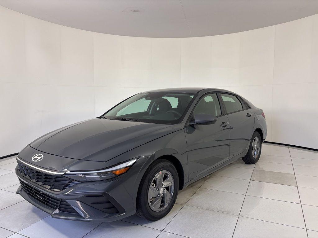 New 2026 Hyundai Elantra SE Sedan