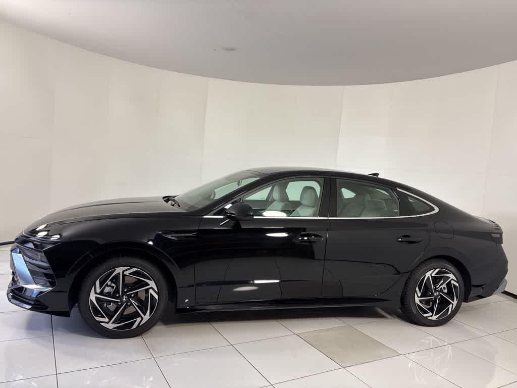 2026 Hyundai Sonata SEL Sport photo 2