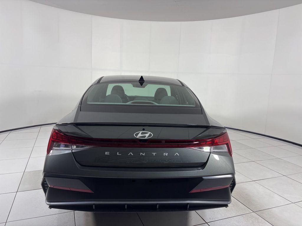 Thumbnail: 2026 Hyundai Elantra - 4