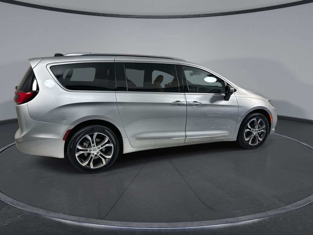 Thumbnail: 2023 Chrysler Pacifica - 9