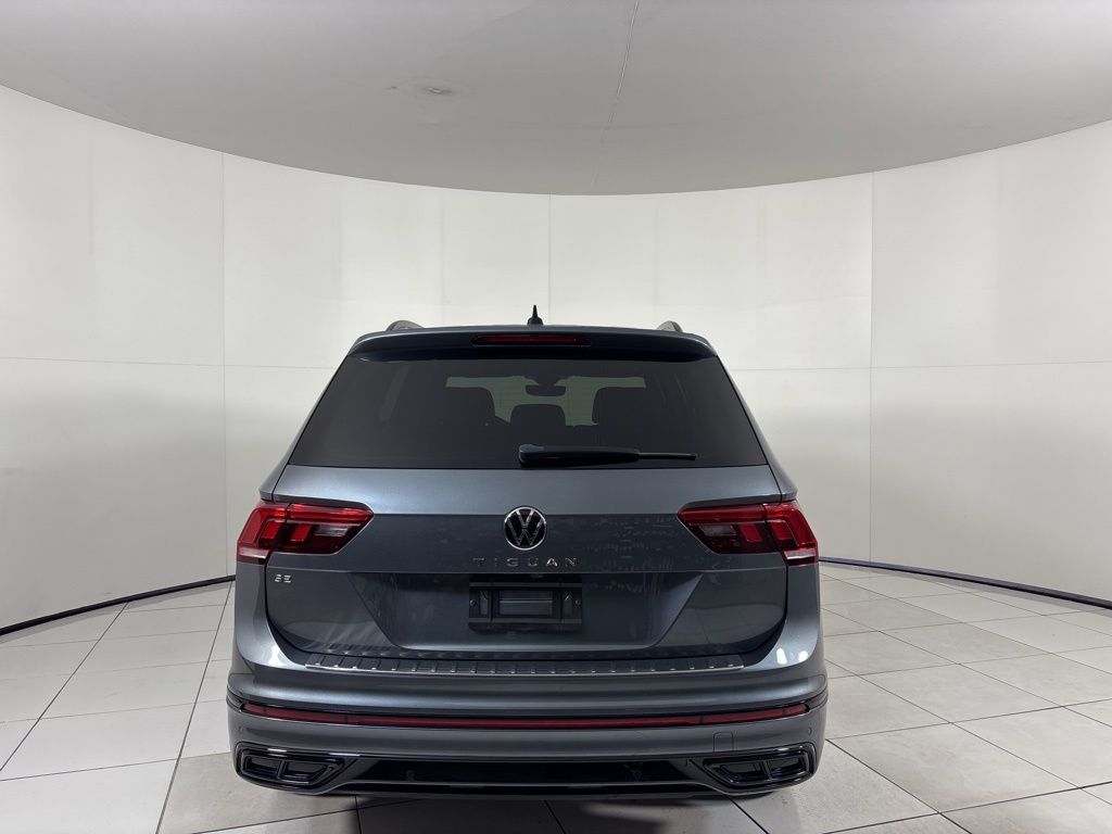 Thumbnail: 2023 Volkswagen Tiguan - 4
