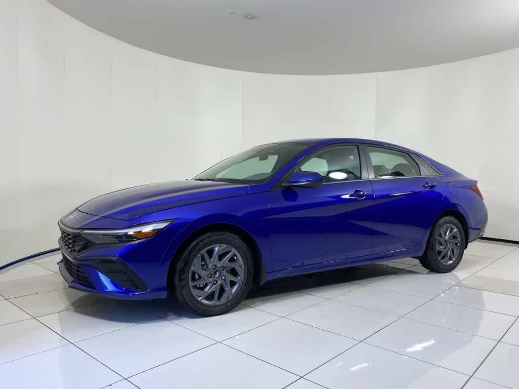 New 2025 Hyundai Elantra Hybrid Blue Sedan