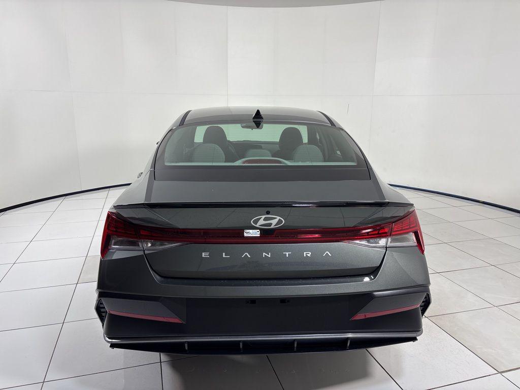 Thumbnail: 2026 Hyundai Elantra - 4