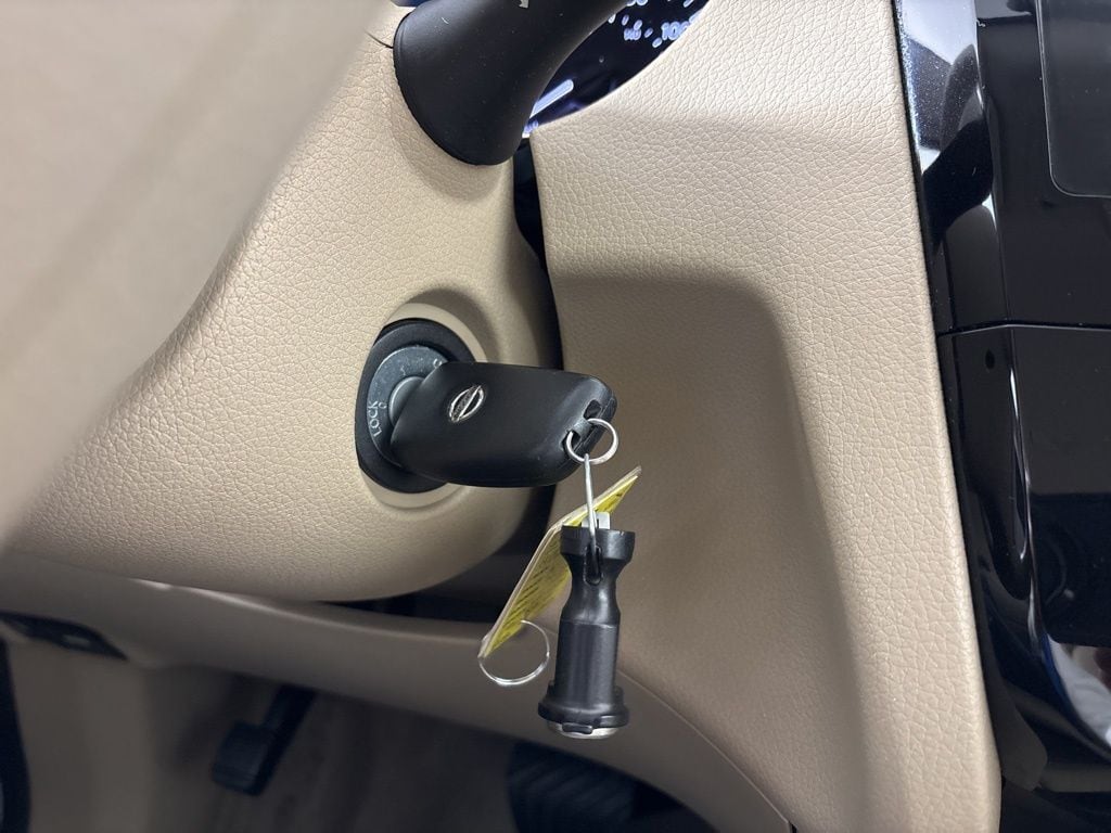 Thumbnail: 2015 Nissan Rogue - 27