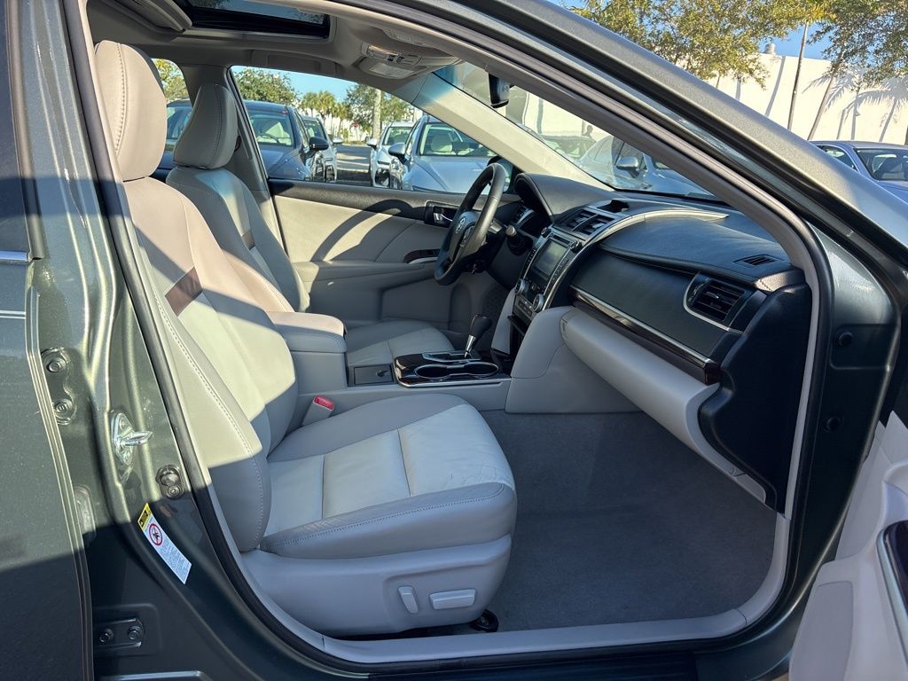 Thumbnail: 2012 Toyota Camry - 14