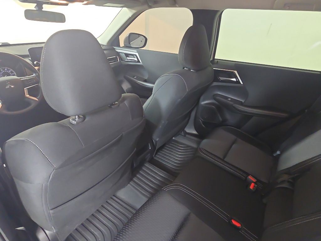 Thumbnail: 2024 Mitsubishi Outlander - 21