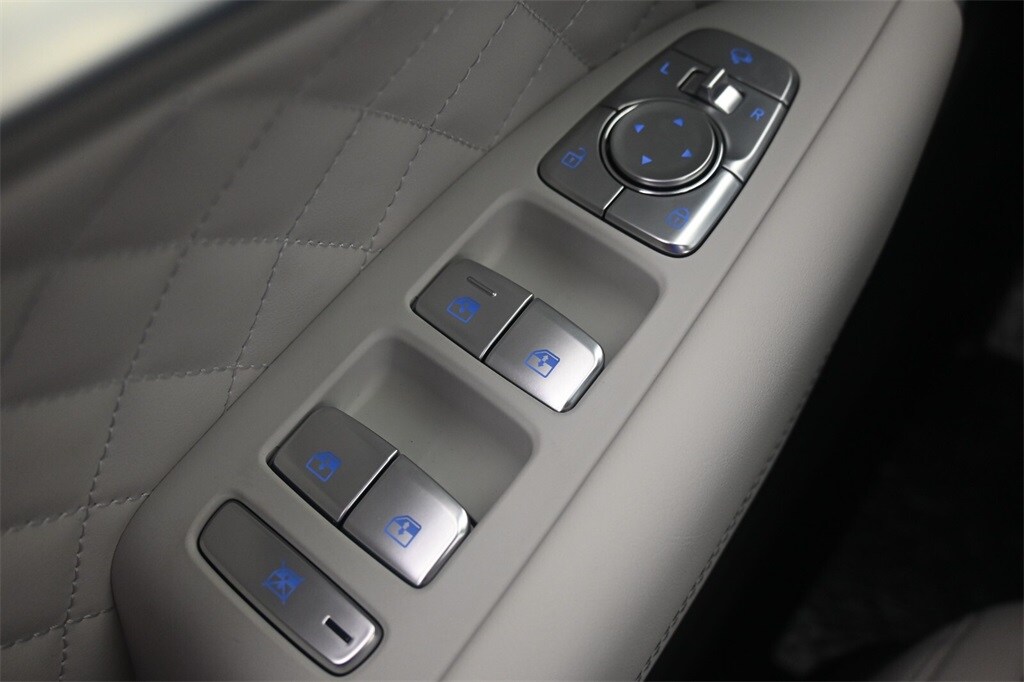Thumbnail: 2025 Genesis G70 - 17
