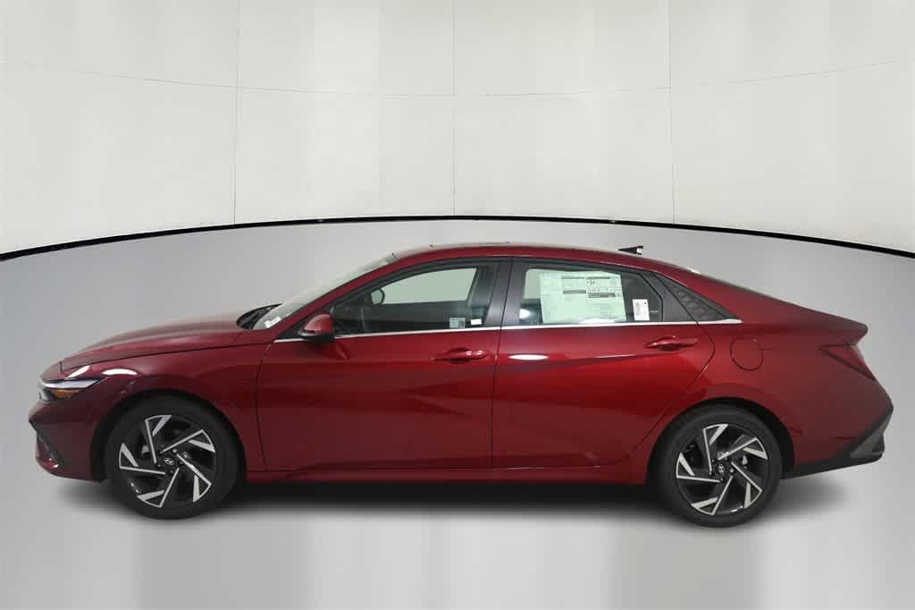 Thumbnail: 2025 Hyundai Elantra - 4