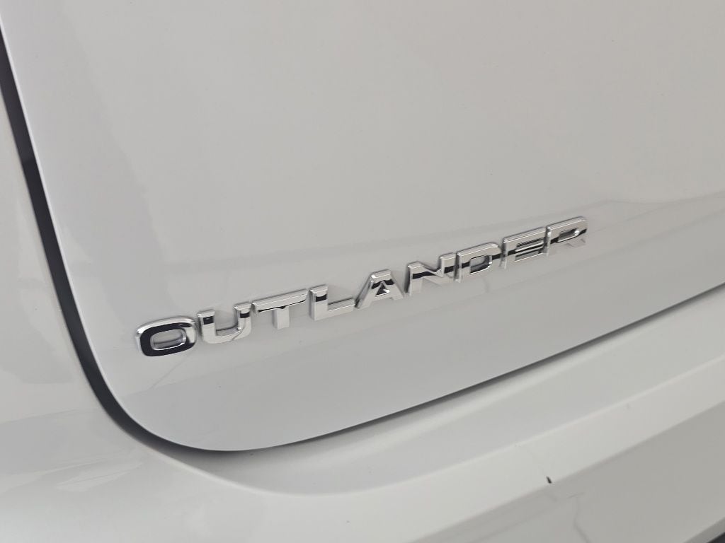 Thumbnail: 2024 Mitsubishi Outlander - 26