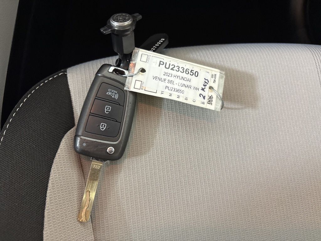 Thumbnail: 2023 Hyundai Venue - 28