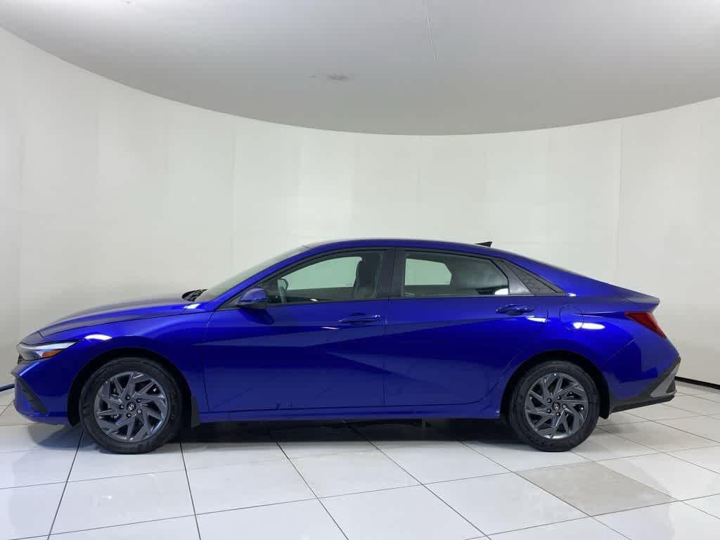 New 2025 Hyundai Elantra Hybrid Blue Sedan