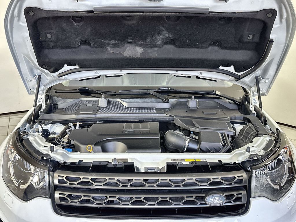 Thumbnail: 2018 Land Rover Discovery Sport - 17