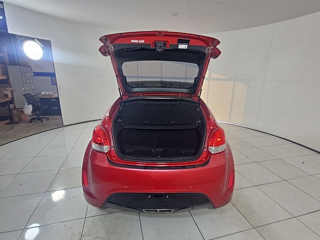 Thumbnail: 2016 Hyundai Veloster - 28