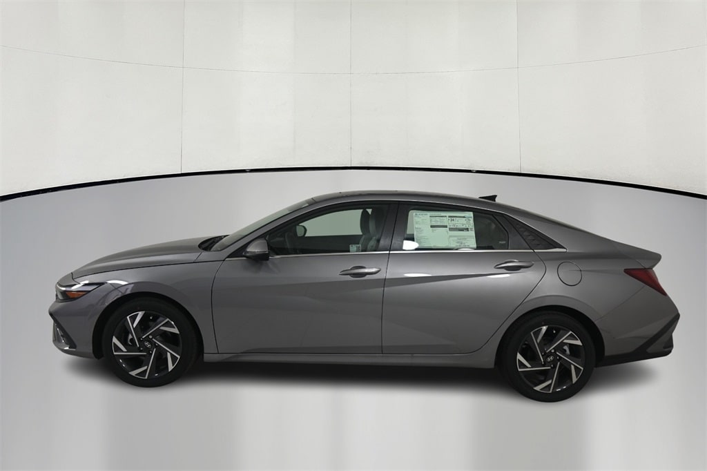 Thumbnail: 2025 Hyundai Elantra - 4