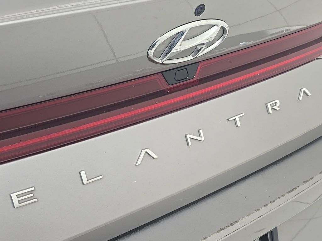 Thumbnail: 2022 Hyundai Elantra - 10
