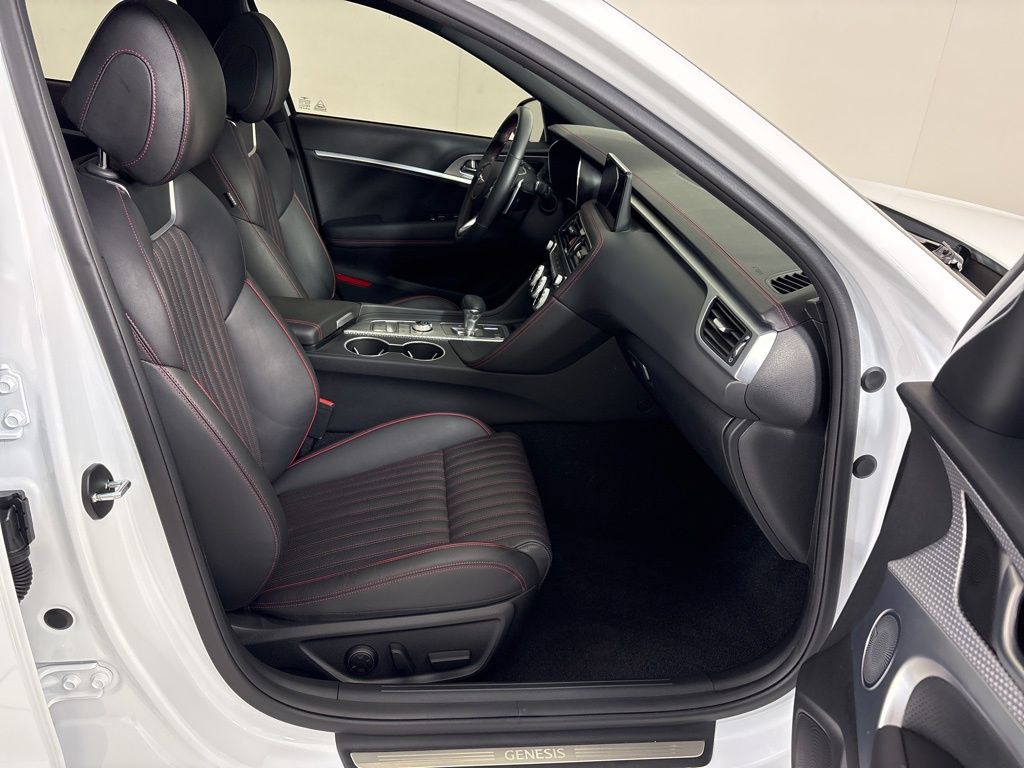 Thumbnail: 2023 Genesis G70 - 12