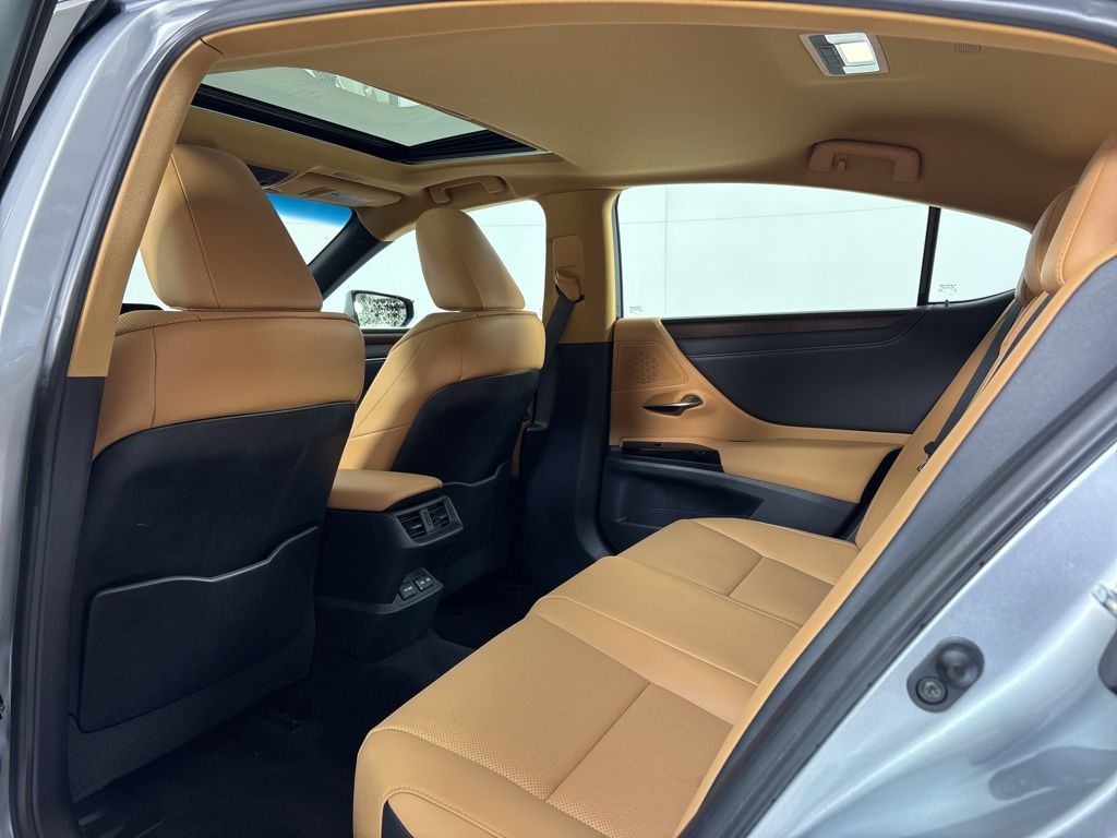 Thumbnail: 2023 Lexus ES - 17