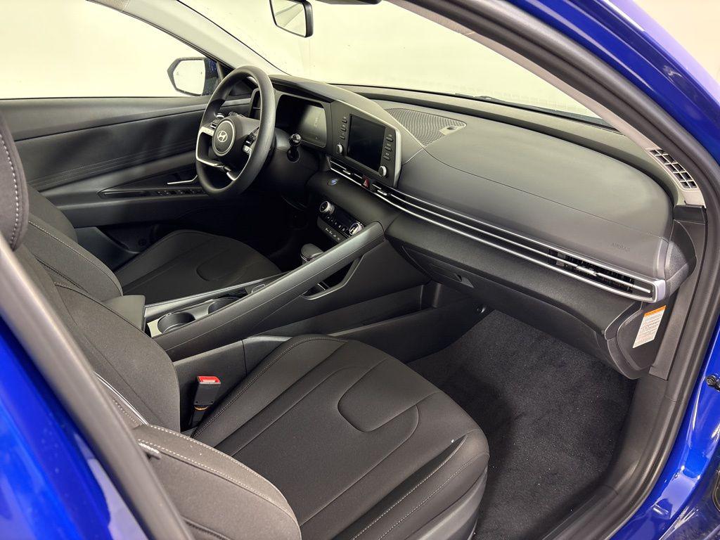 Thumbnail: 2025 Hyundai Elantra - 13