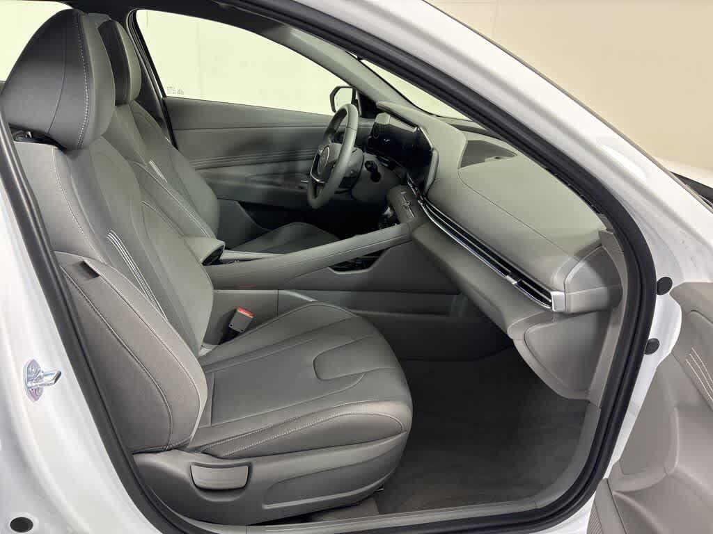 Thumbnail: 2025 Hyundai Elantra - 12