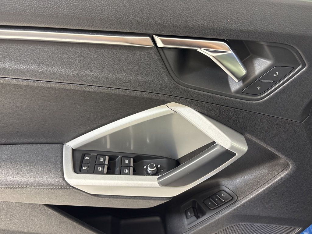 Thumbnail: 2023 Audi Q3 - 17