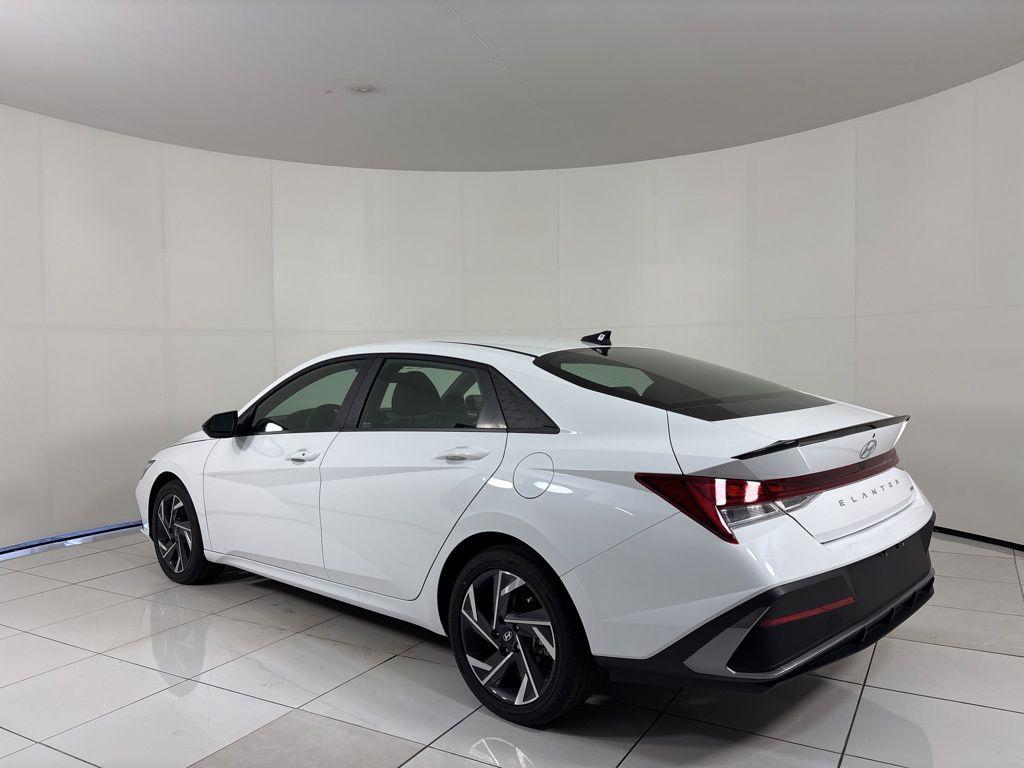 Thumbnail: 2025 Hyundai Elantra - 4