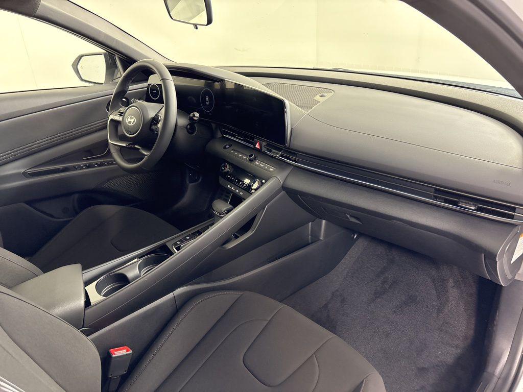 Thumbnail: 2025 Hyundai Elantra - 14