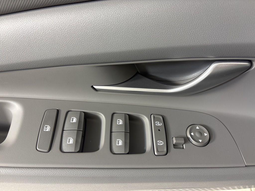 Thumbnail: 2026 Hyundai Elantra - 17