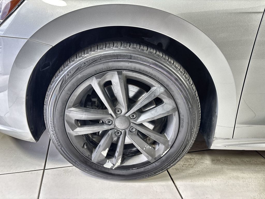 Thumbnail: 2020 Volkswagen Passat - 19
