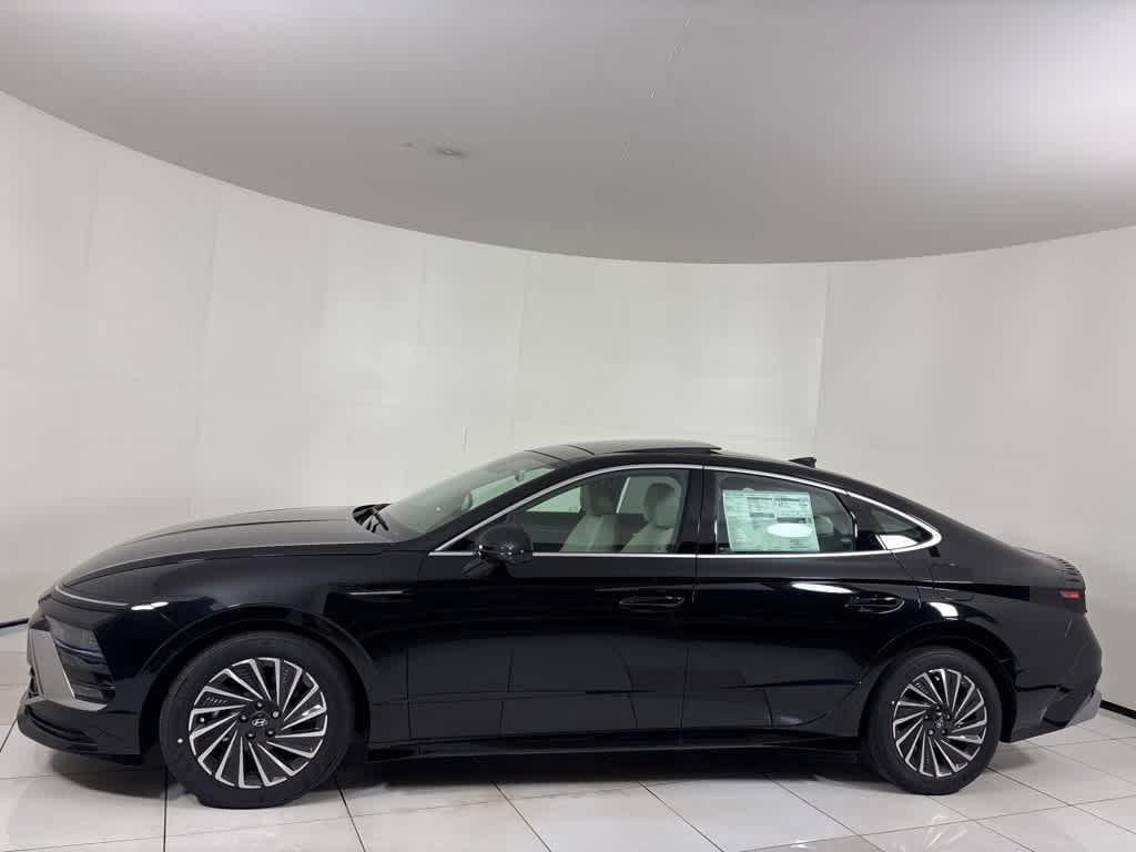 New 2025 Hyundai Sonata Hybrid Limited Sedan