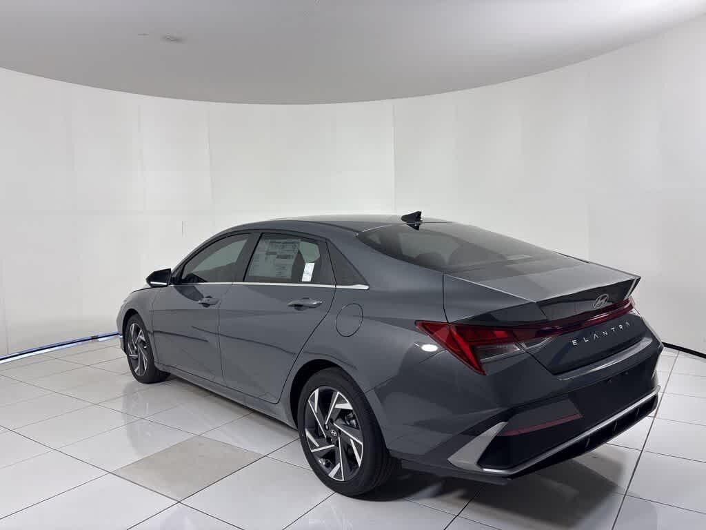 Thumbnail: 2025 Hyundai Elantra - 4