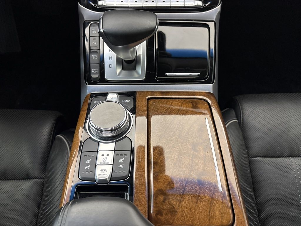 Thumbnail: 2017 Genesis G90 - 25