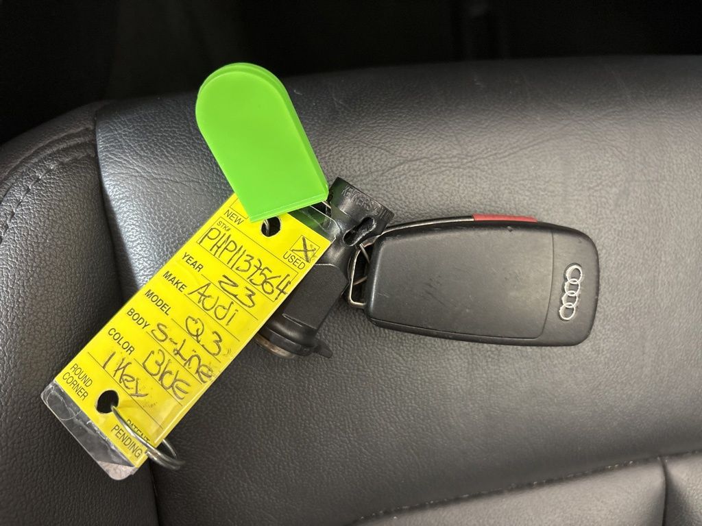 Thumbnail: 2023 Audi Q3 - 32