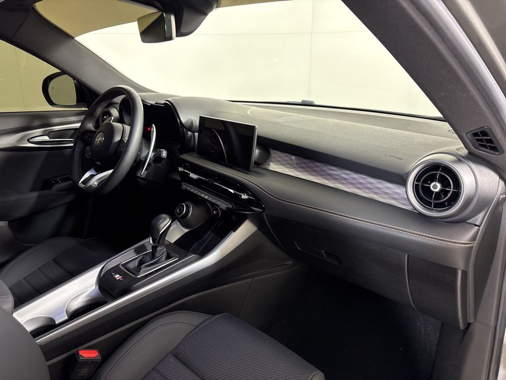 Thumbnail: 2024 Alfa Romeo Tonale - 13