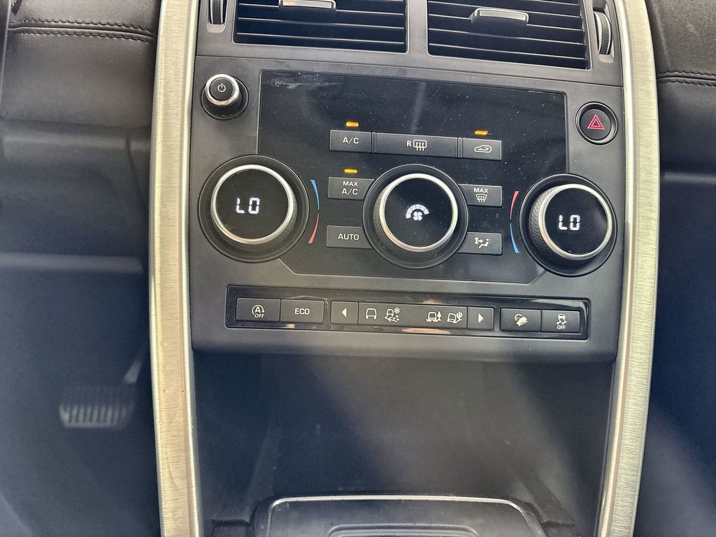 Thumbnail: 2018 Land Rover Discovery Sport - 16