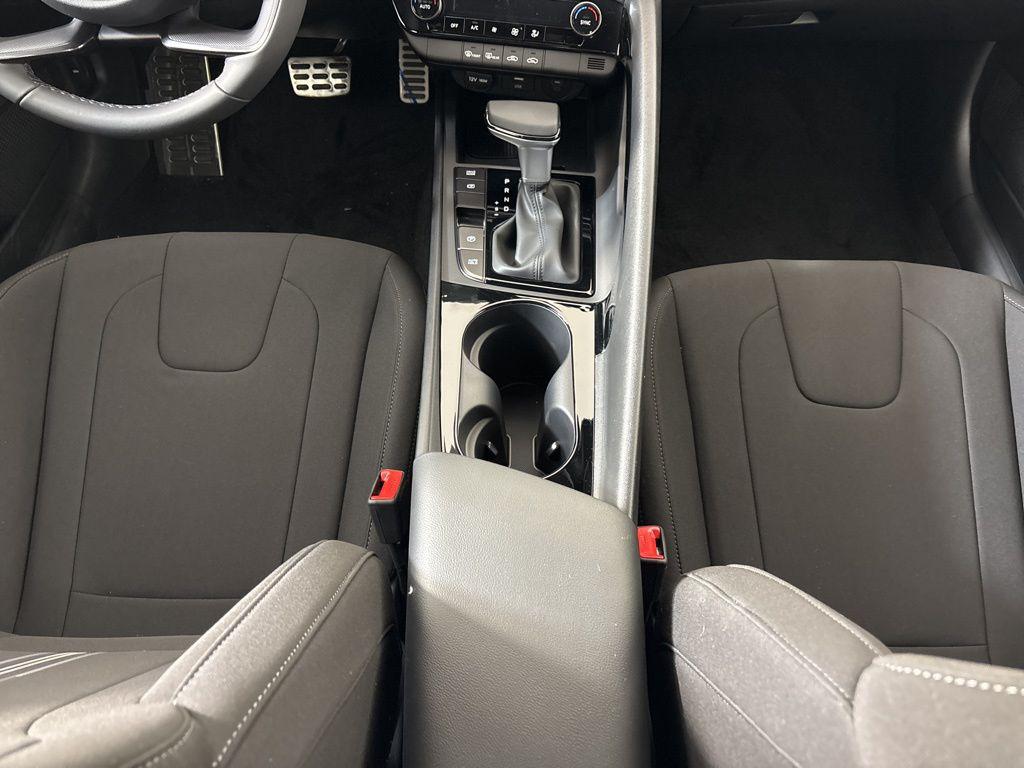 Thumbnail: 2025 Hyundai Elantra - 21