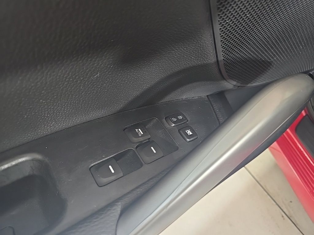 Thumbnail: 2016 Hyundai Veloster - 13