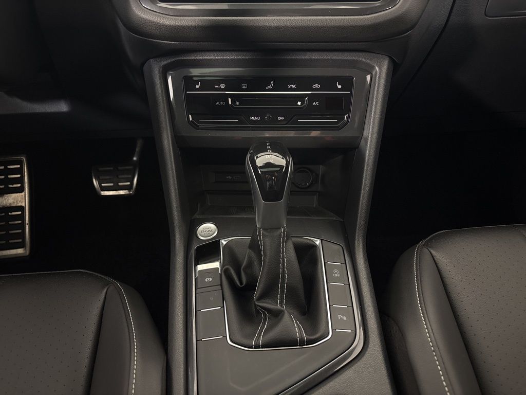 Thumbnail: 2023 Volkswagen Tiguan - 24