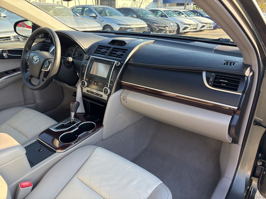 Thumbnail: 2012 Toyota Camry - 15