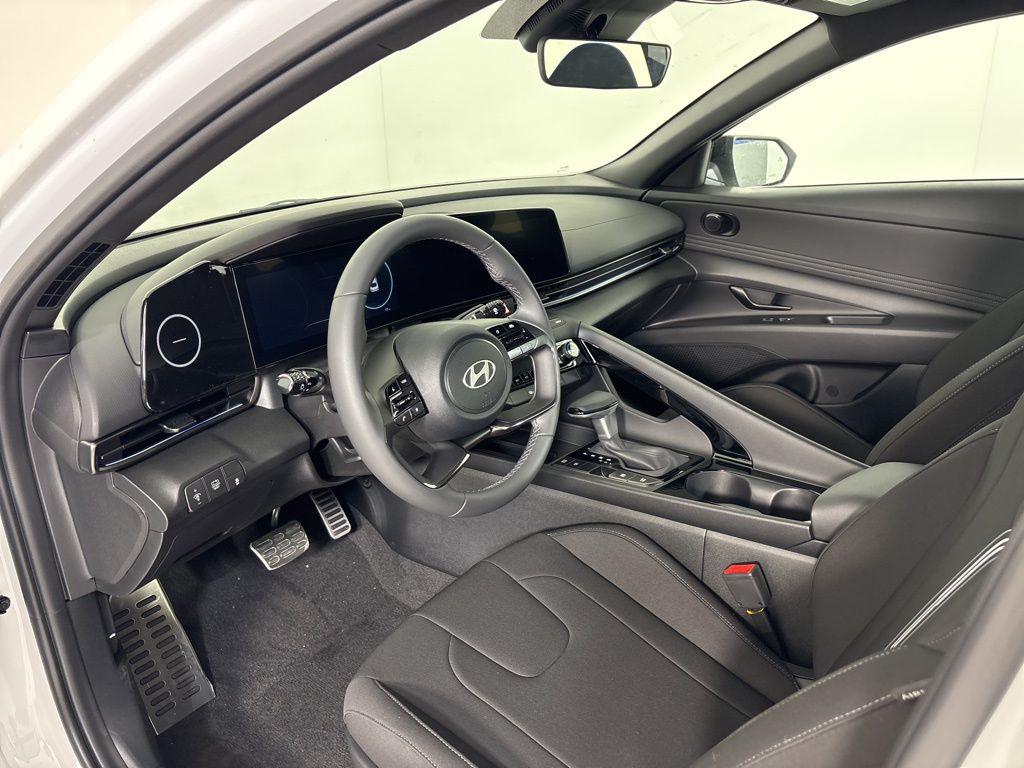 Thumbnail: 2025 Hyundai Elantra - 15