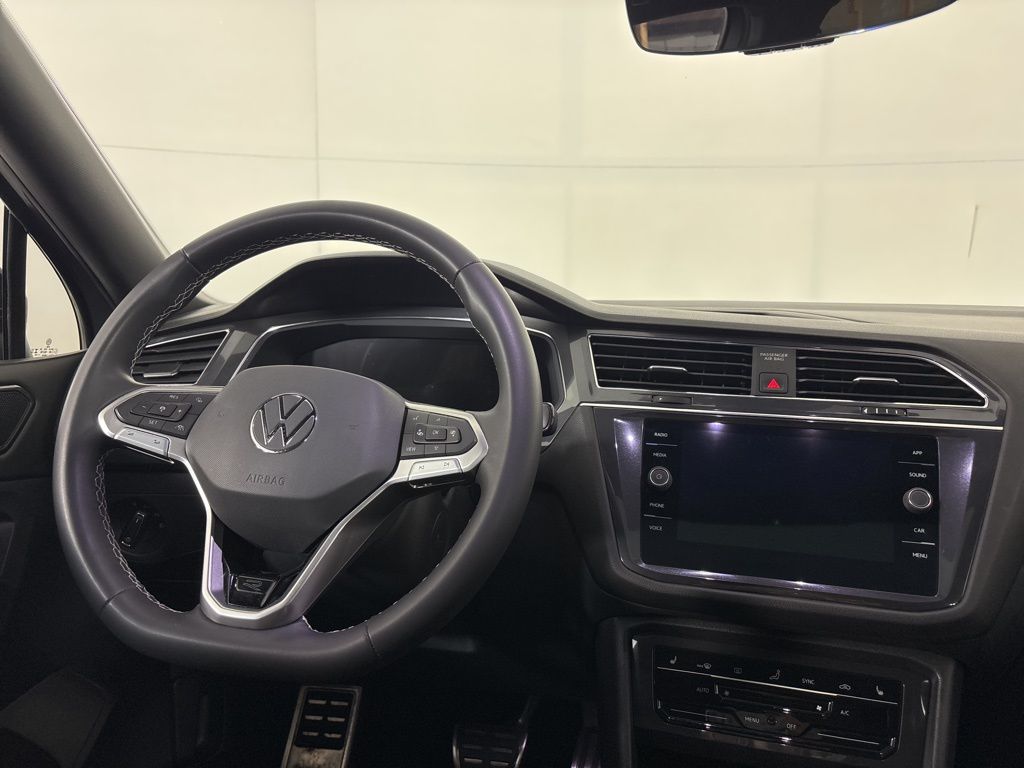Thumbnail: 2023 Volkswagen Tiguan - 22
