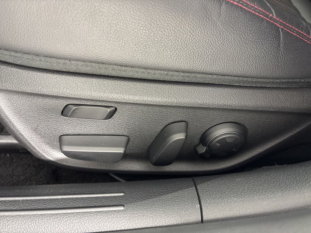 Thumbnail: 2023 Genesis G70 - 15