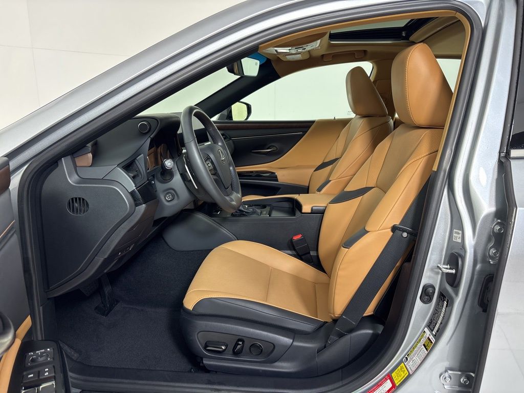 Thumbnail: 2023 Lexus ES - 14