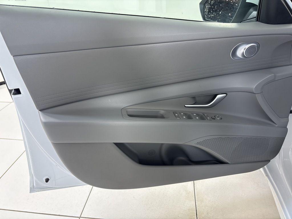 Thumbnail: 2025 Hyundai Elantra - 16